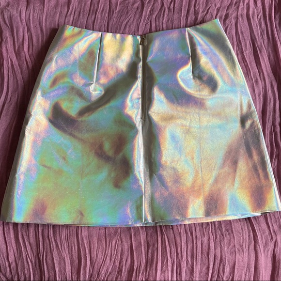 Holographic Skirt - Picture 2 of 9
